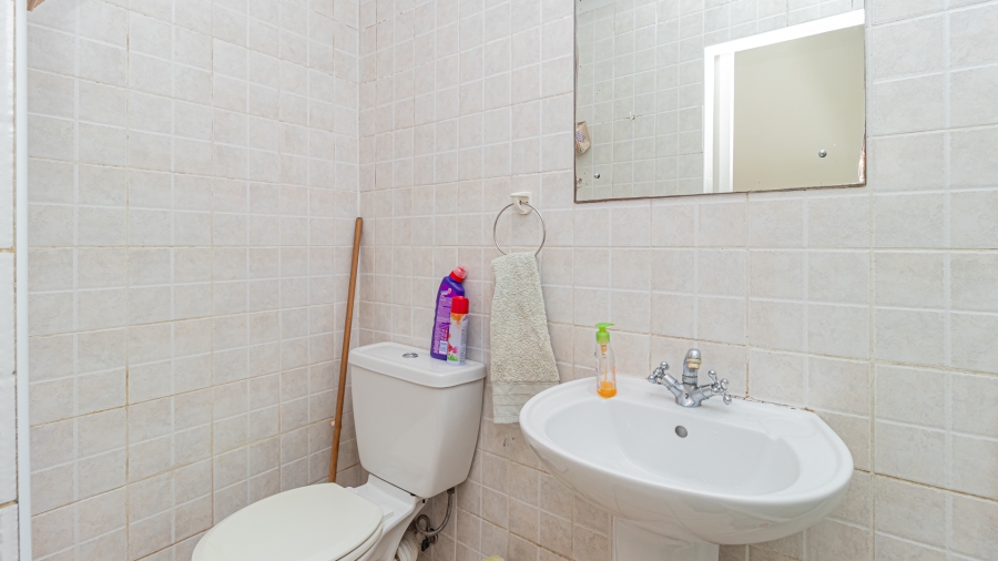 2 Bedroom Property for Sale in Bellville Central Western Cape